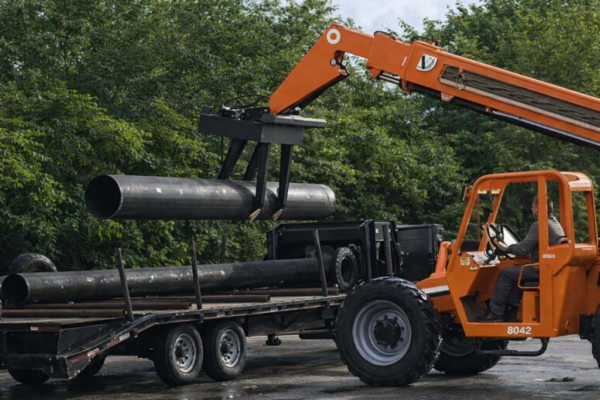 The Claw-Pipe-Handler-one-operator